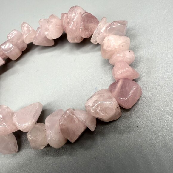 Vintage Bracelet Rose Quartz Chips Gemstone Layering Minimalist Elastic - Picture 3 of 5